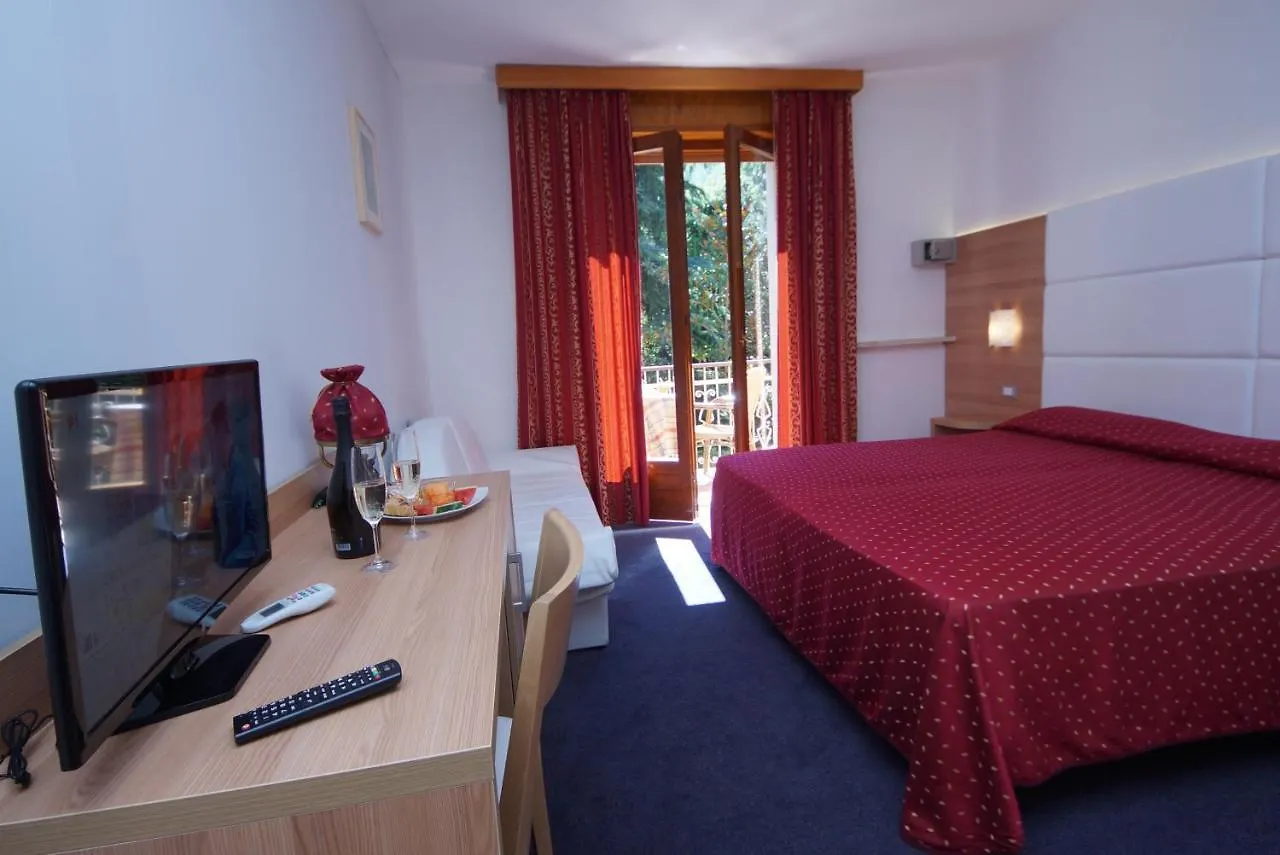 Hotel Alpi Мальчезине 3*,  Италия