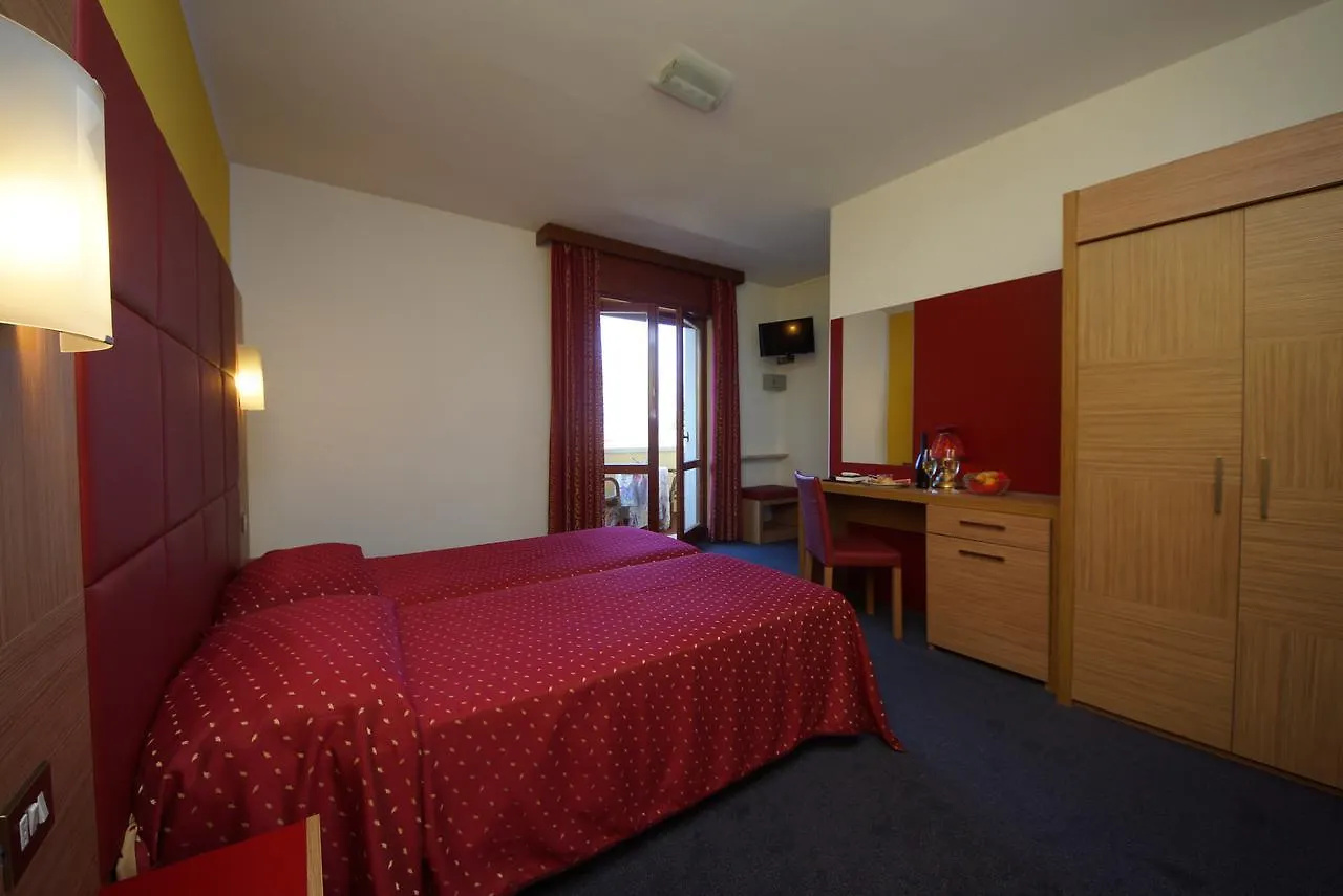 Hotel Alpi Мальчезине 3*,  Италия
